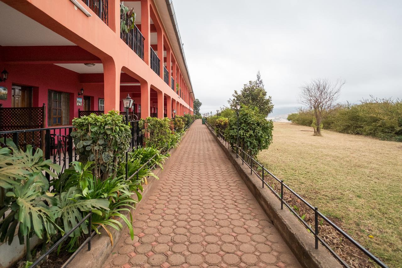 Highview Hotel Karatu Extérieur photo